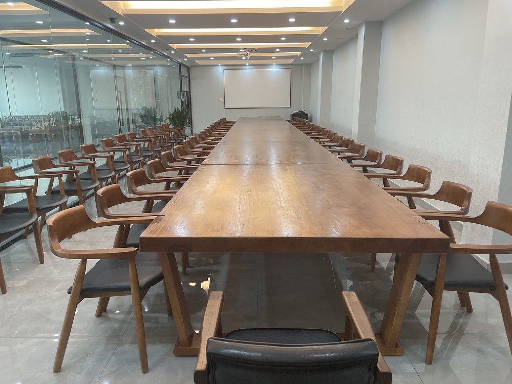 Multimedia staff training room